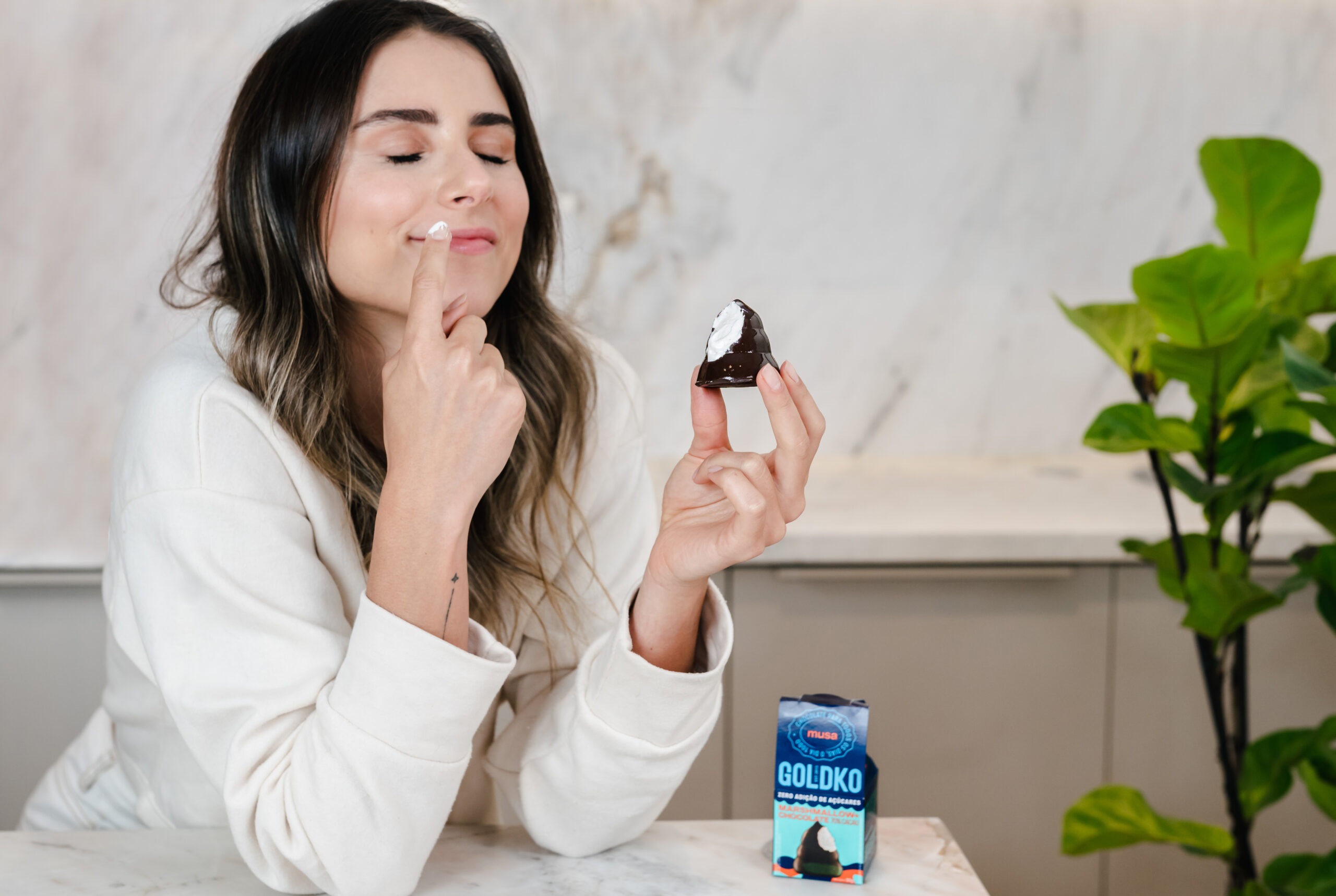 mulher come a musa goldko com marshmallow